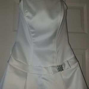 David's Bridal Size 2 A-line white wedding dress